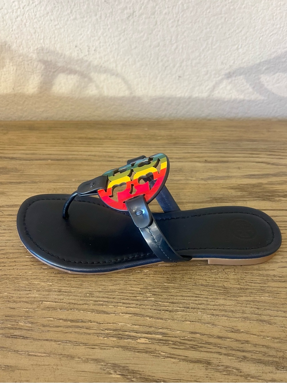Tory Burch Miller patent leather rainbow navy leather thong sandals sz 7 - Picture 3 of 11